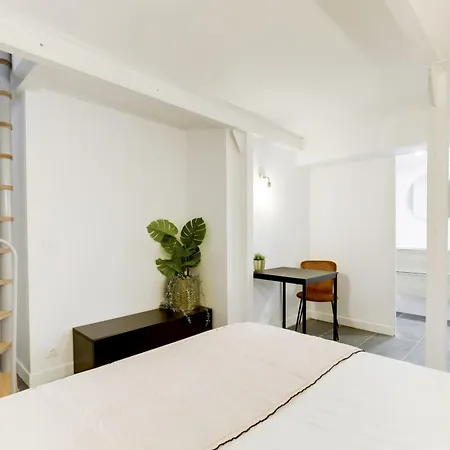 Renovated And Bright Street Side Appartamento *
