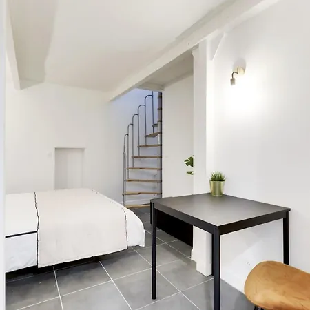 Appartamento Renovated And Bright Street Side Parigi