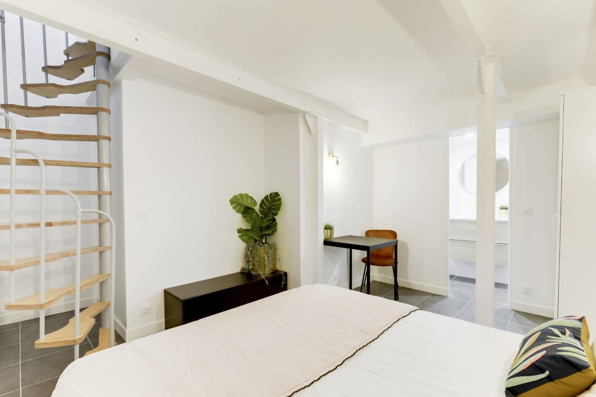 Renovated And Bright Street Side Appartamento *