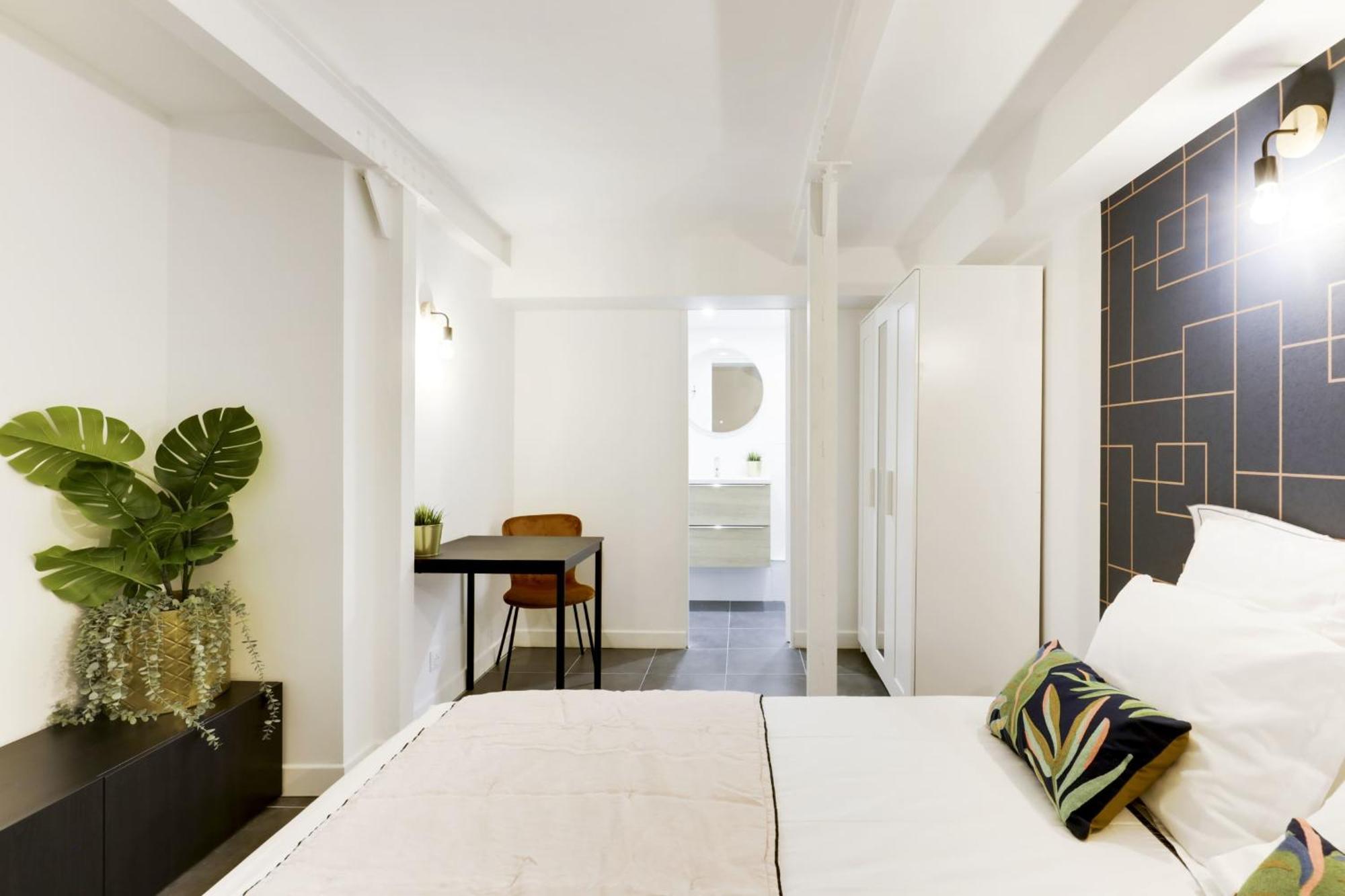 Appartamento Renovated And Bright Street Side